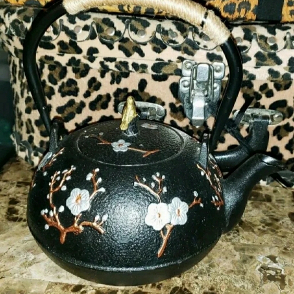 CAST IRON TEA KETTLE